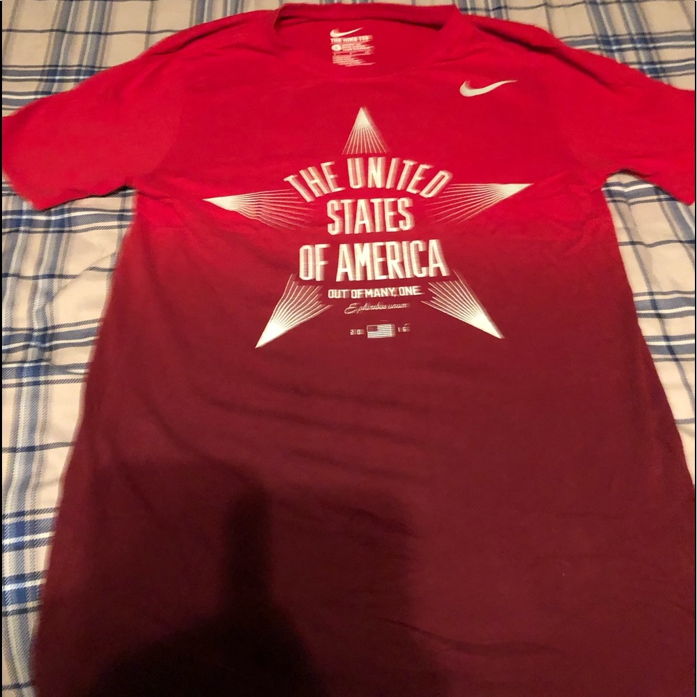 Small Nike men’s America t